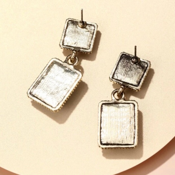 🦋 3/$24 Teal jeweled drop earrings / NWOT 🦋 - Picture 4 of 4